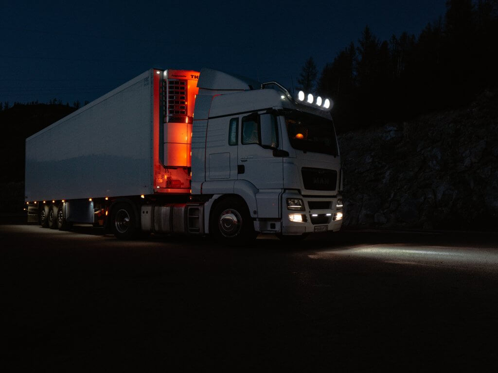 camion-roule-nuit