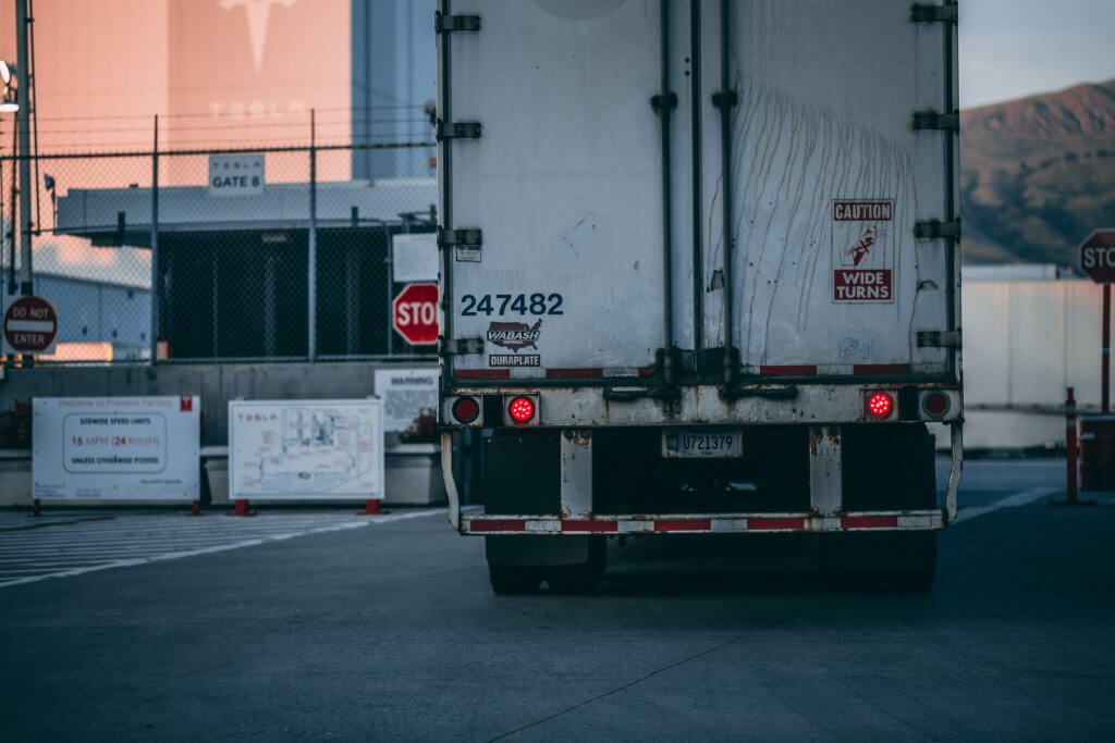 camion-poids-lourd-arret